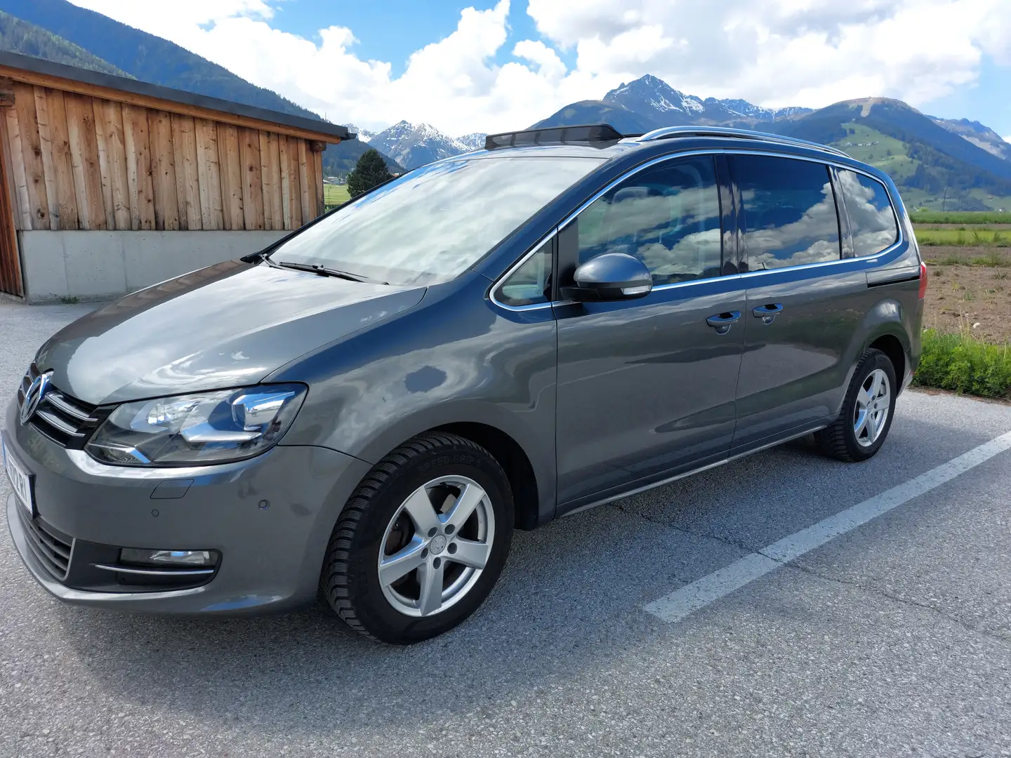 Volkswagen Sharan Sharan Highline BMT 2,0 TDI DPF 4Motion Highline Сірий - 1
