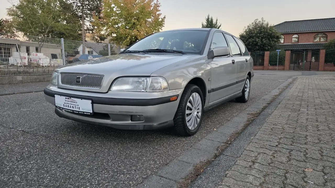 Volvo V40 Kombi TÜV NEU Garantie, foto 1