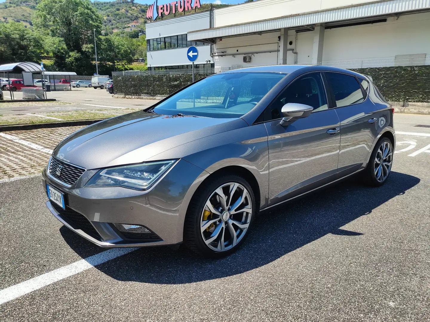 SEAT Leon 5p 1.4 tgi Style s&s 110cv Grigio - 1