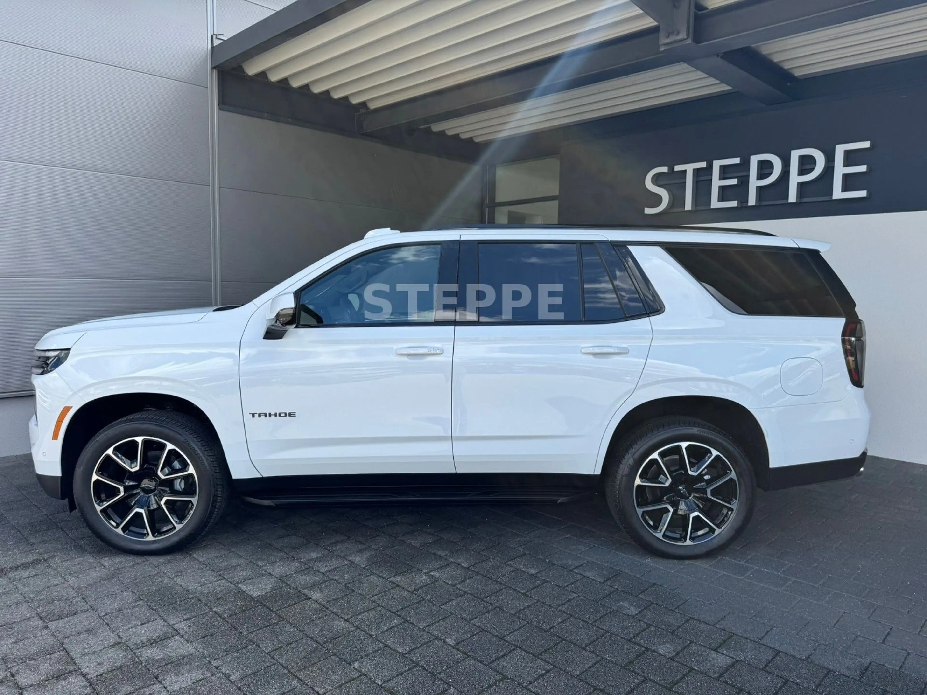 Chevrolet Tahoe 2026 Tahoe 6,2 V8 RST AWD 8-Sitzer AHK — photo 3