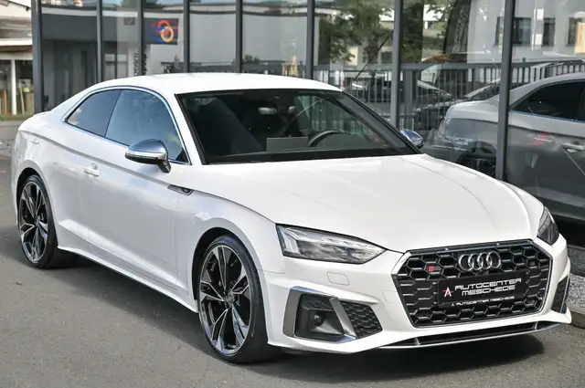 Audi S5 view 3