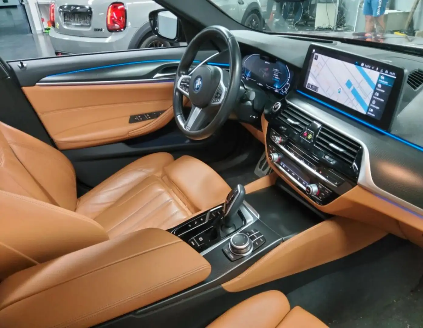 BMW 530 e M Sport Glasdach*Laser*DA-Prof*Leder*360° Rot - 2