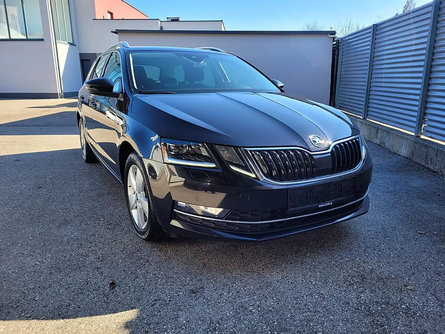 Skoda Octavia 2,0 TDI Style Limited DSG Schwarz - 1