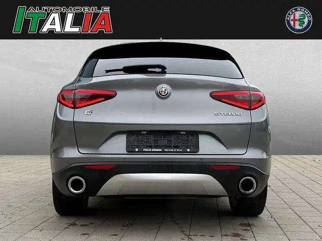 Alfa Romeo Stelvio view 4