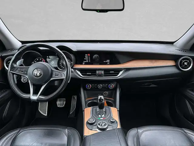 Alfa Romeo Stelvio view 7