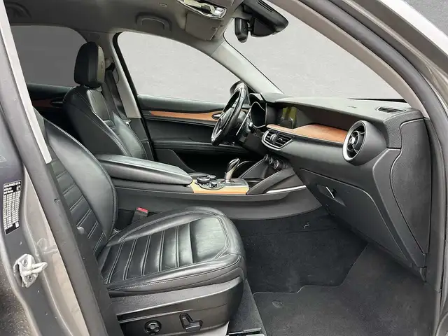 Alfa Romeo Stelvio view 6