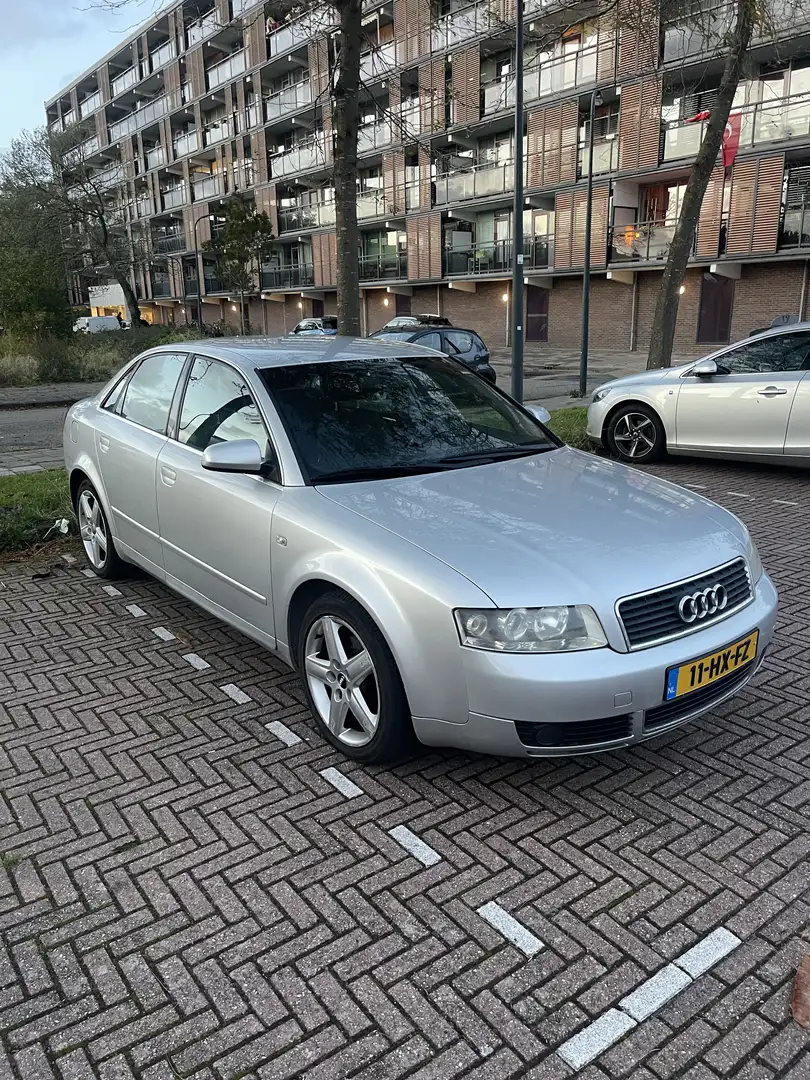 Audi A4 2.0 FSI - 1