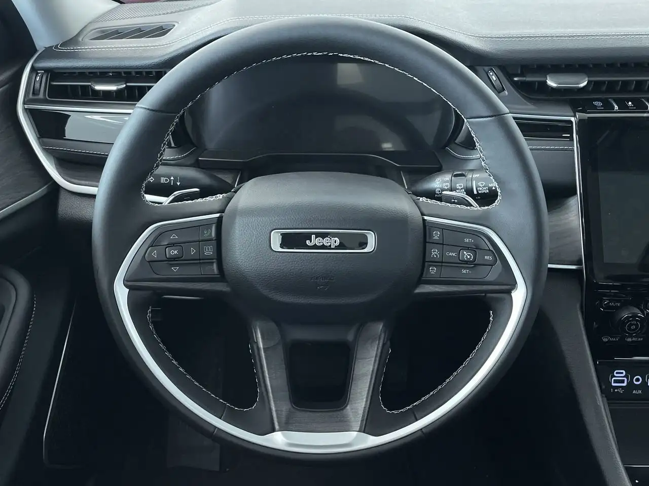 Jeep Grand Cherokee снимка Jeep Grand Cherokee