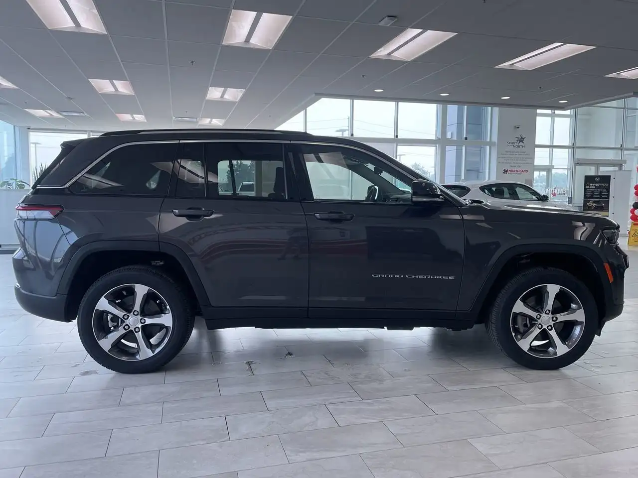 Jeep Grand Cherokee снимка Jeep Grand Cherokee