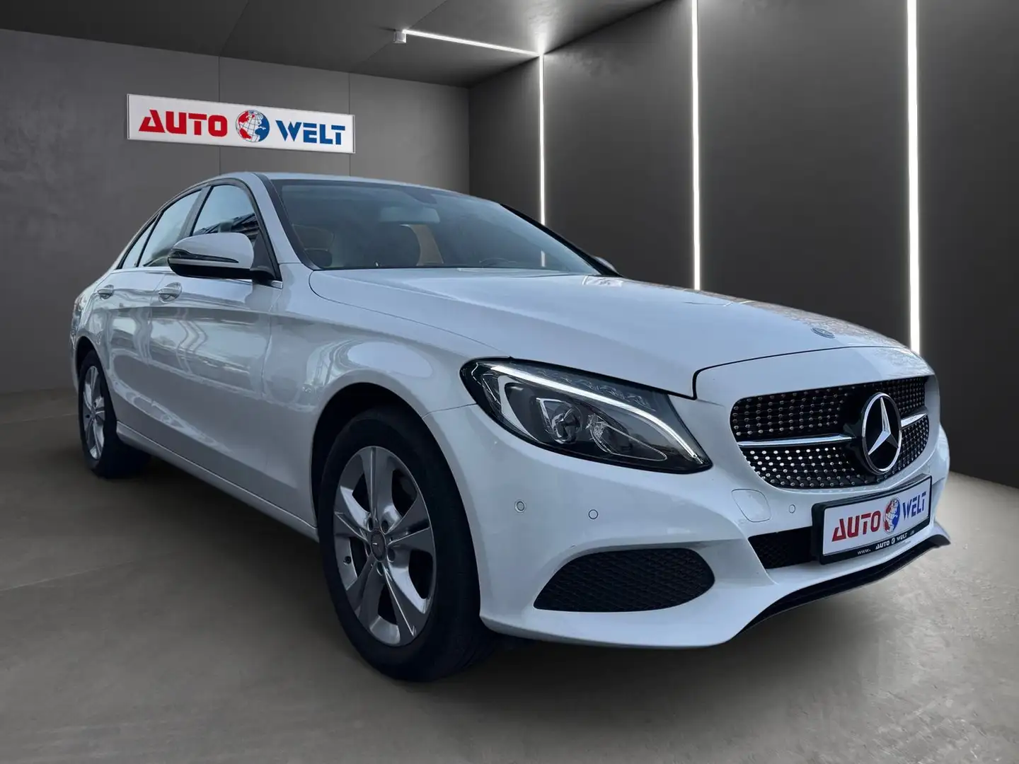 Mercedes-Benz C 200 C200 CGI Aut. LED Navi Tempomat Sitzheizung PDC Wit - 2