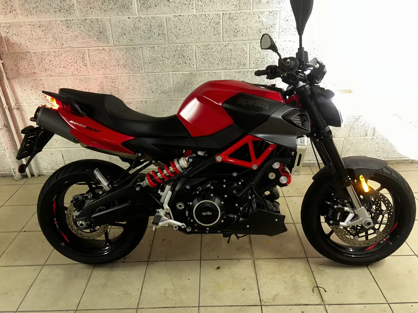Aprilia Shiver 900 Piros - 1