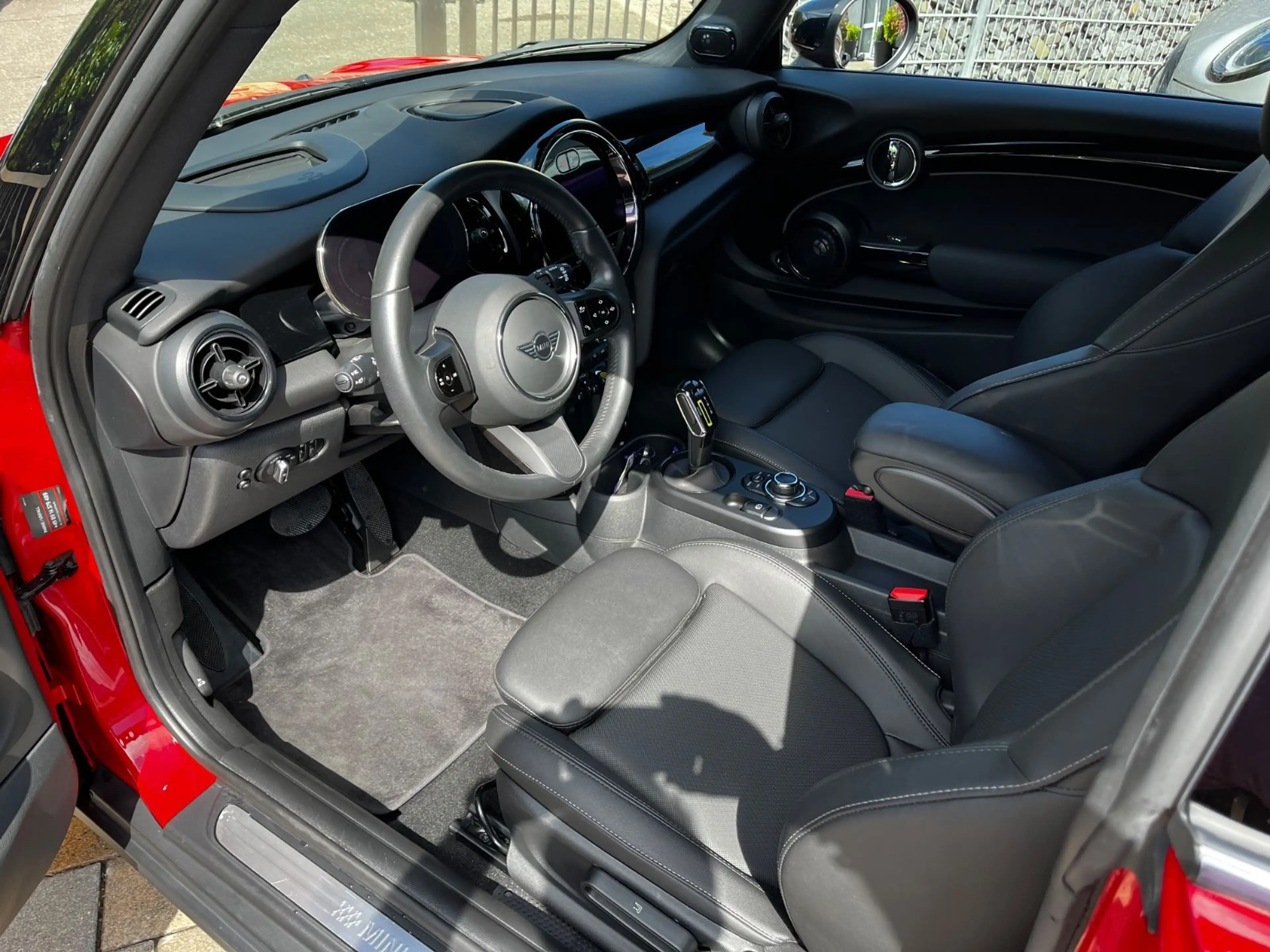 MINI Cooper SE Pano HUD Navi LED KAM DAB H/K Kom — photo 5