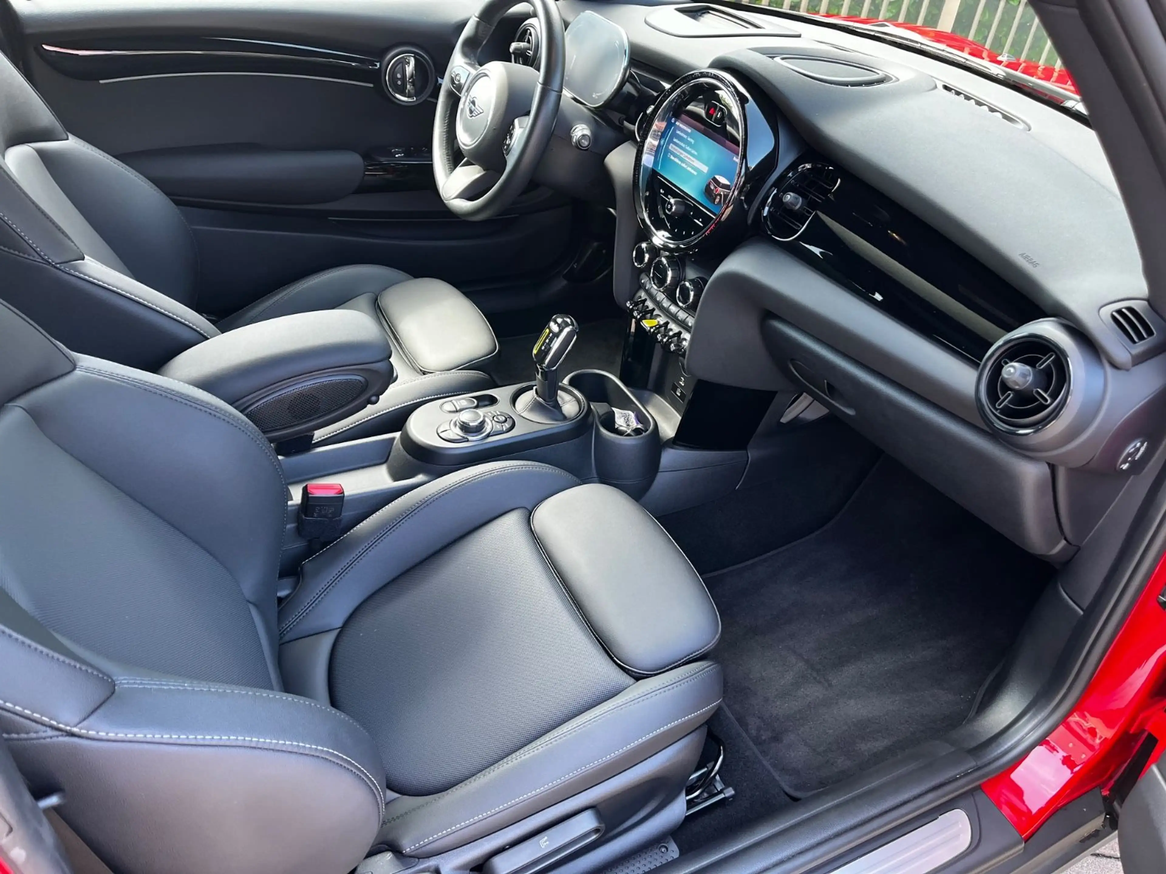 MINI Cooper SE Pano HUD Navi LED KAM DAB H/K Kom — photo 6