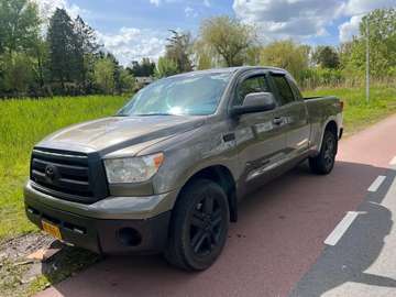 5.7 V8 Double Cab