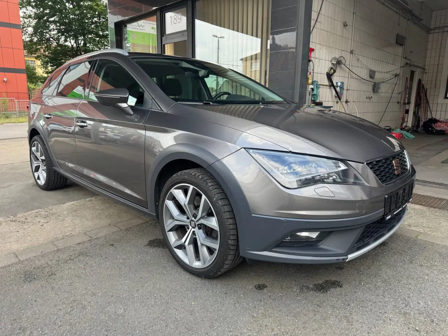 SEAT Leon ST X-Perience 4Drive Grau - 2