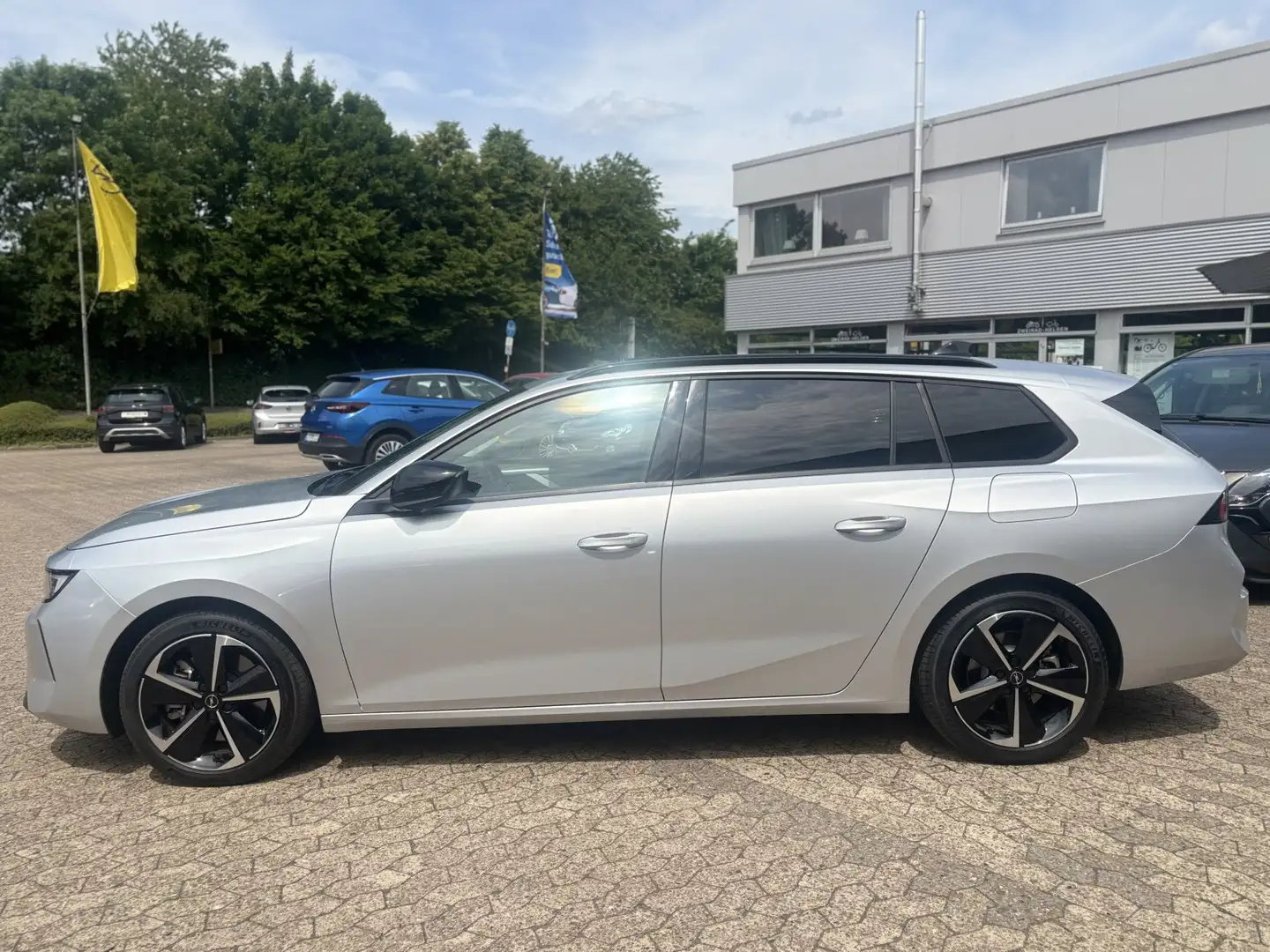 Opel Astra L ST 1.6 Elegance  LED/SHZ/LHZ/NAVI/PDC V+H+CAM Zilver - 2