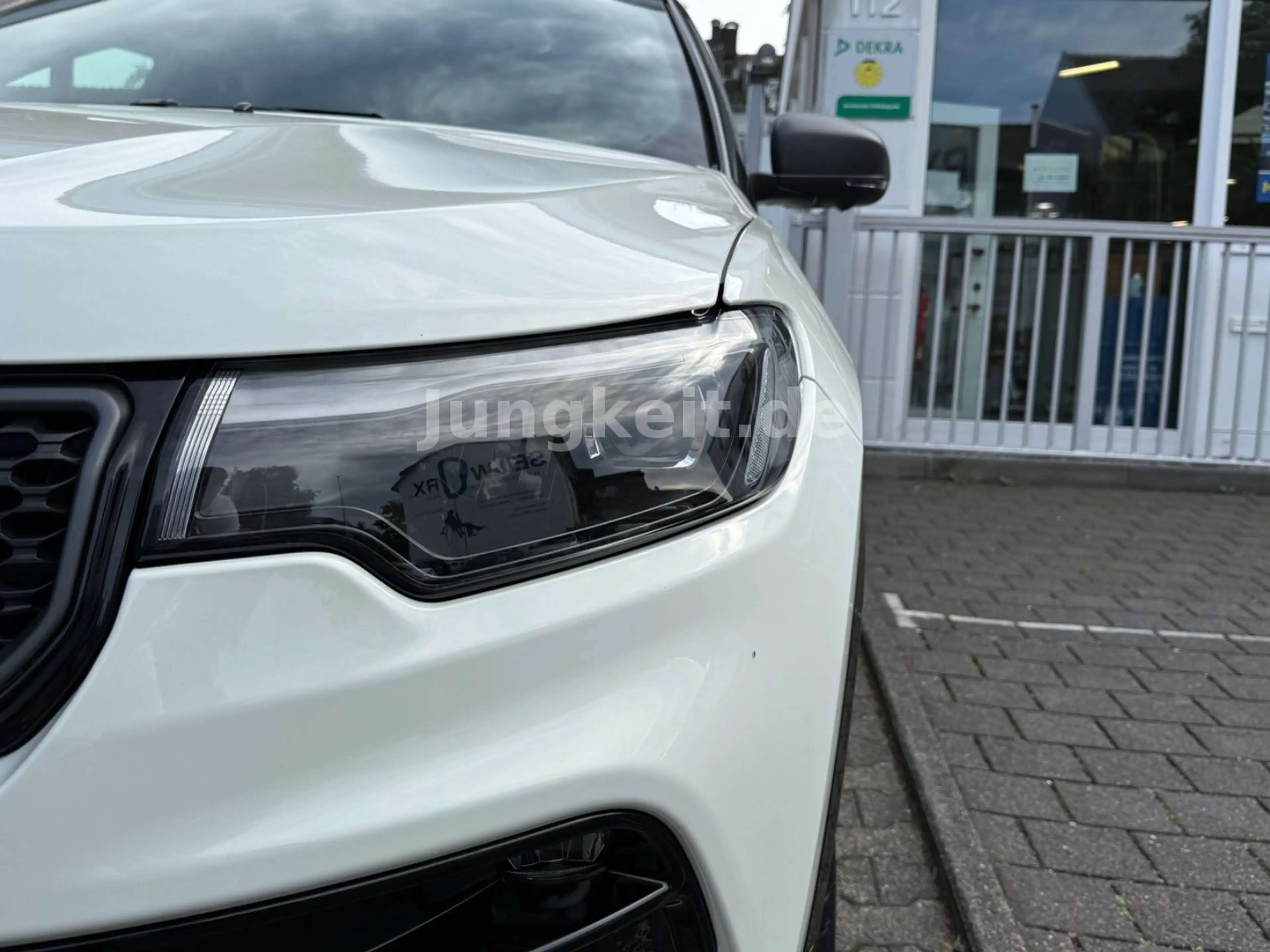 Jeep Compass 80th Anniversary Plug-In Hybrid 4WD — photo 11