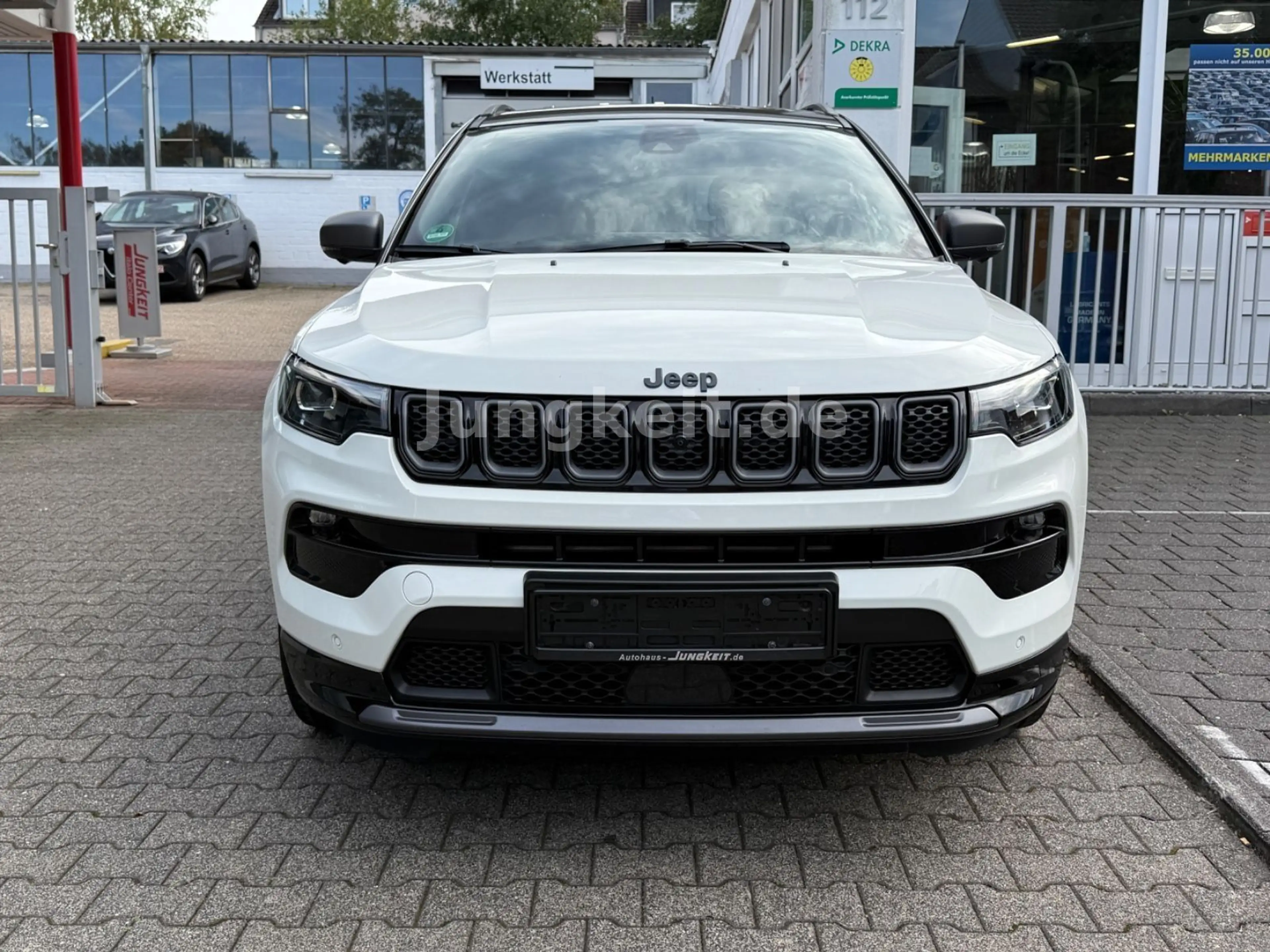 Jeep Compass 80th Anniversary Plug-In Hybrid 4WD — photo 3