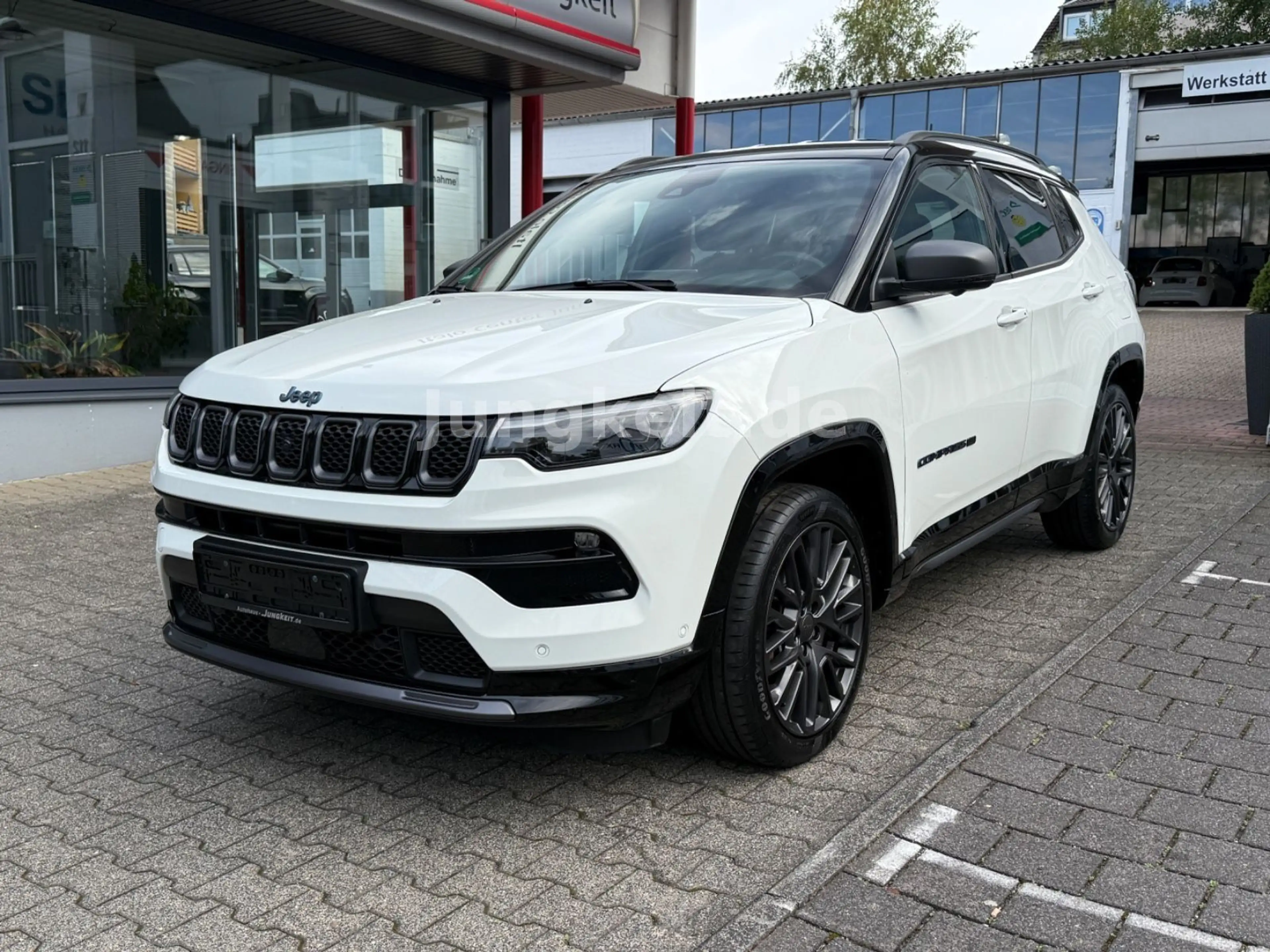 Jeep Compass 80th Anniversary Plug-In Hybrid 4WD — photo 2