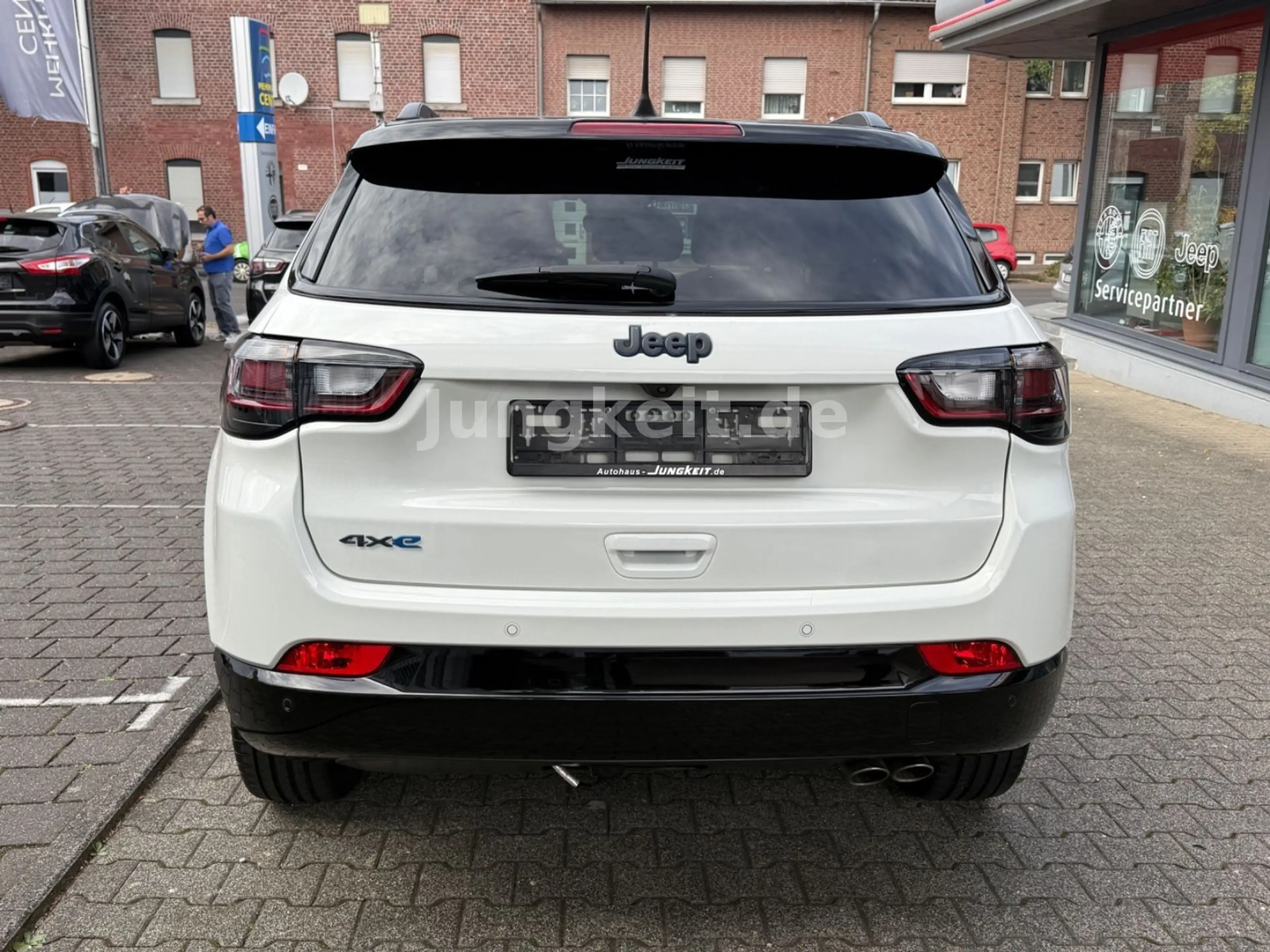 Jeep Compass 80th Anniversary Plug-In Hybrid 4WD — photo 7