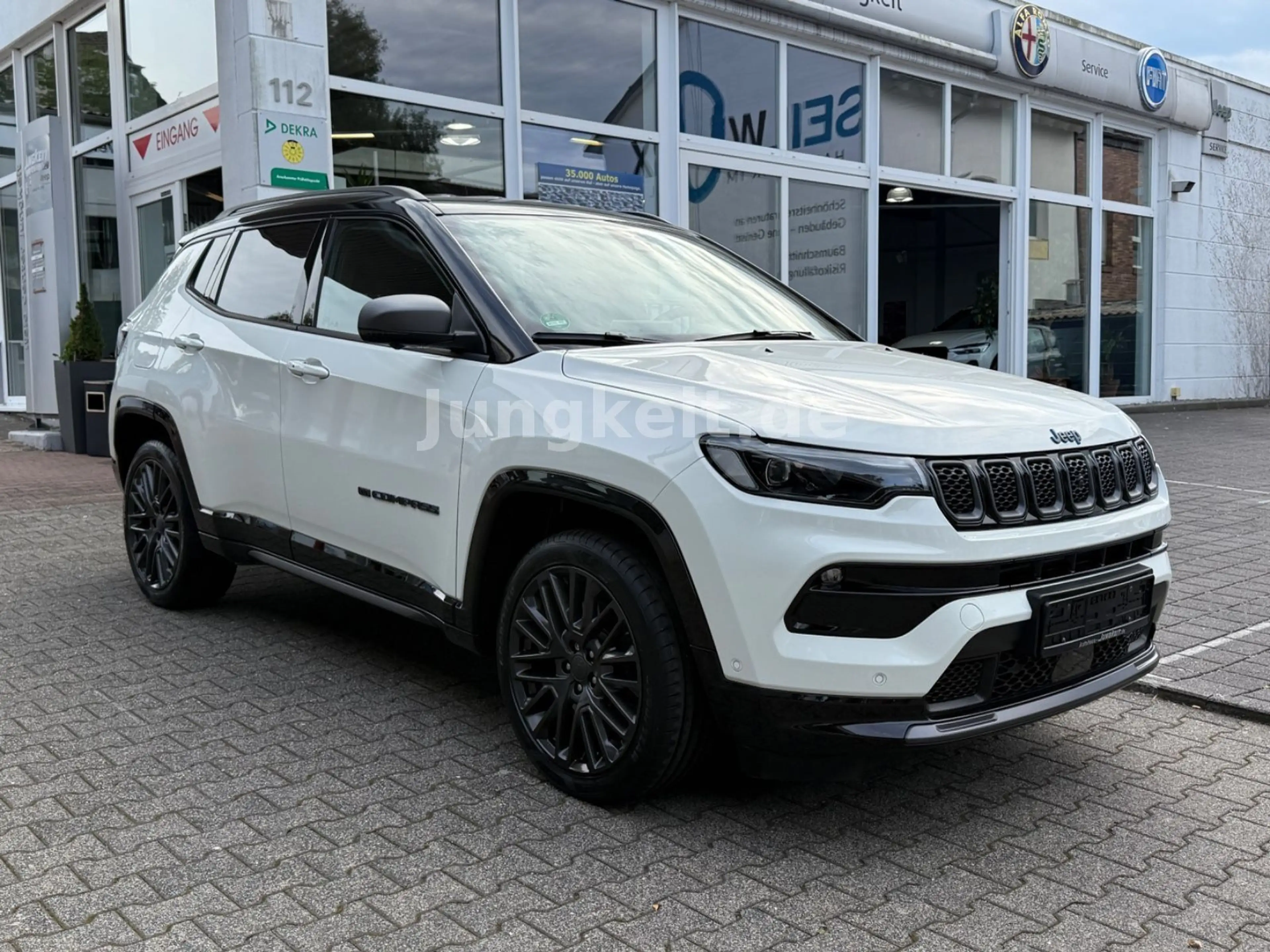 Jeep Compass 80th Anniversary Plug-In Hybrid 4WD — photo 4