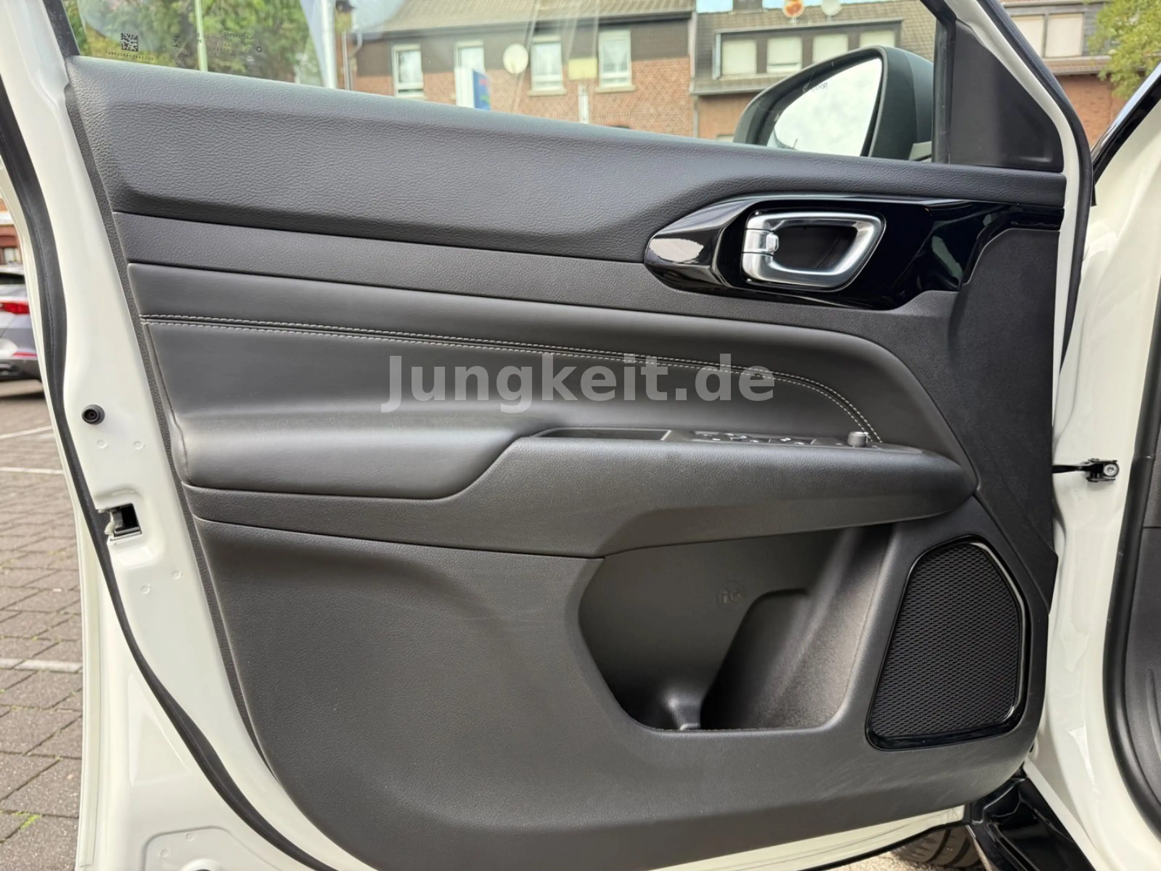 Jeep Compass 80th Anniversary Plug-In Hybrid 4WD — photo 14