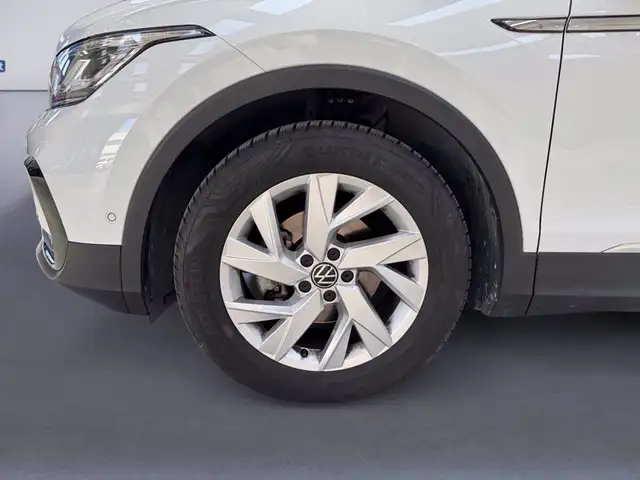 Volkswagen Tiguan view 16