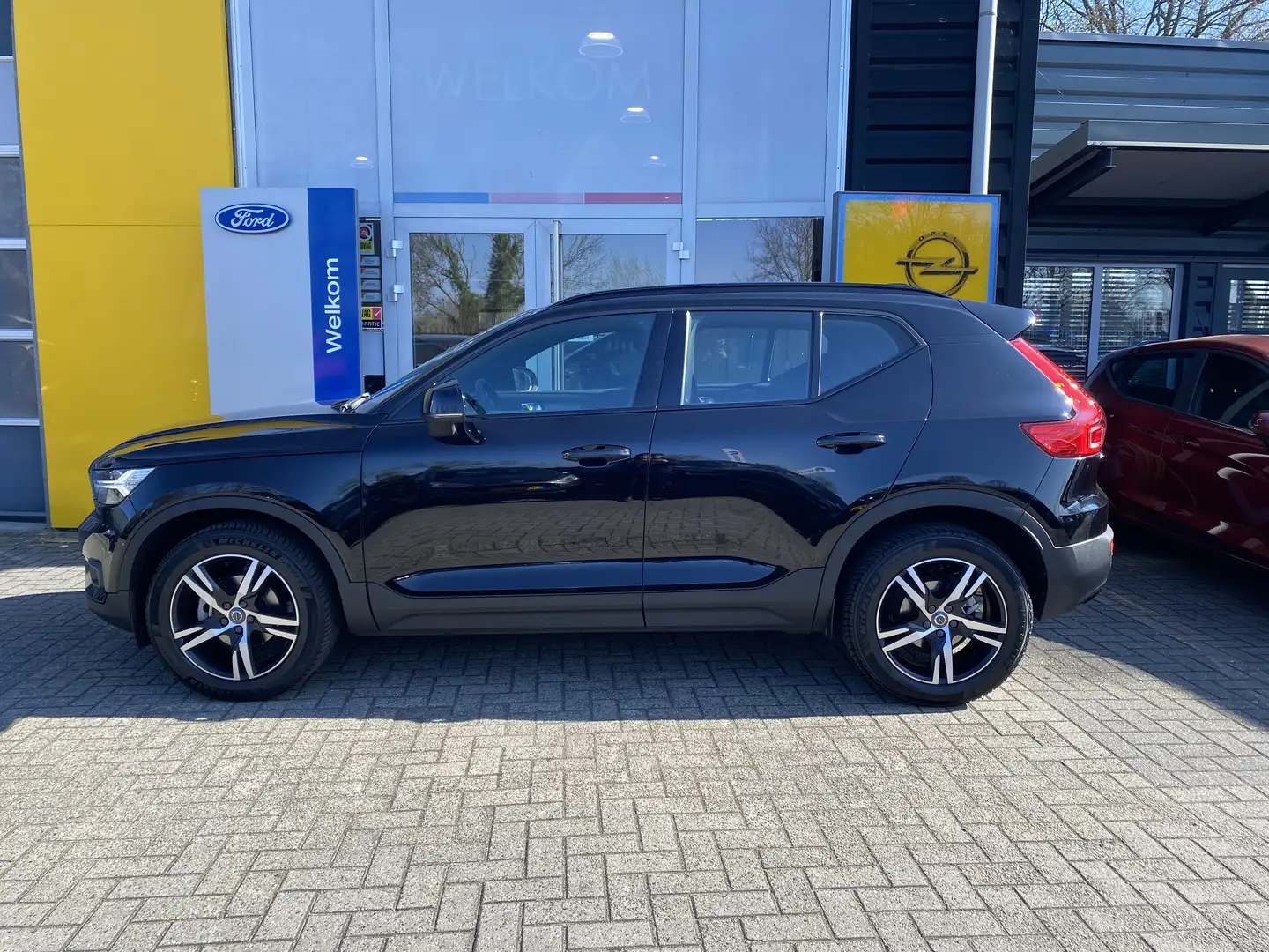 Volvo XC40 T3 163PK R-Design |ADAPTIEVE CRUISE CONTROL| |COMF Zwart - 2