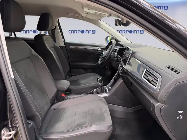 Volkswagen T-Roc view 16