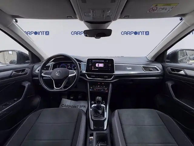 Volkswagen T-Roc view 11