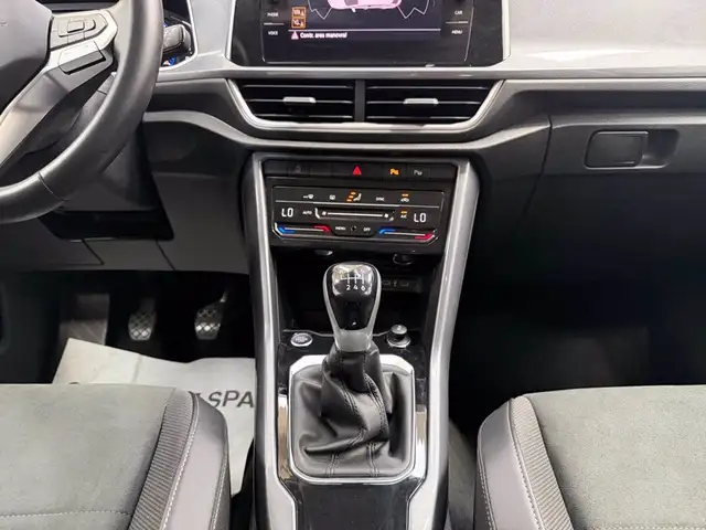 Volkswagen T-Roc view 12