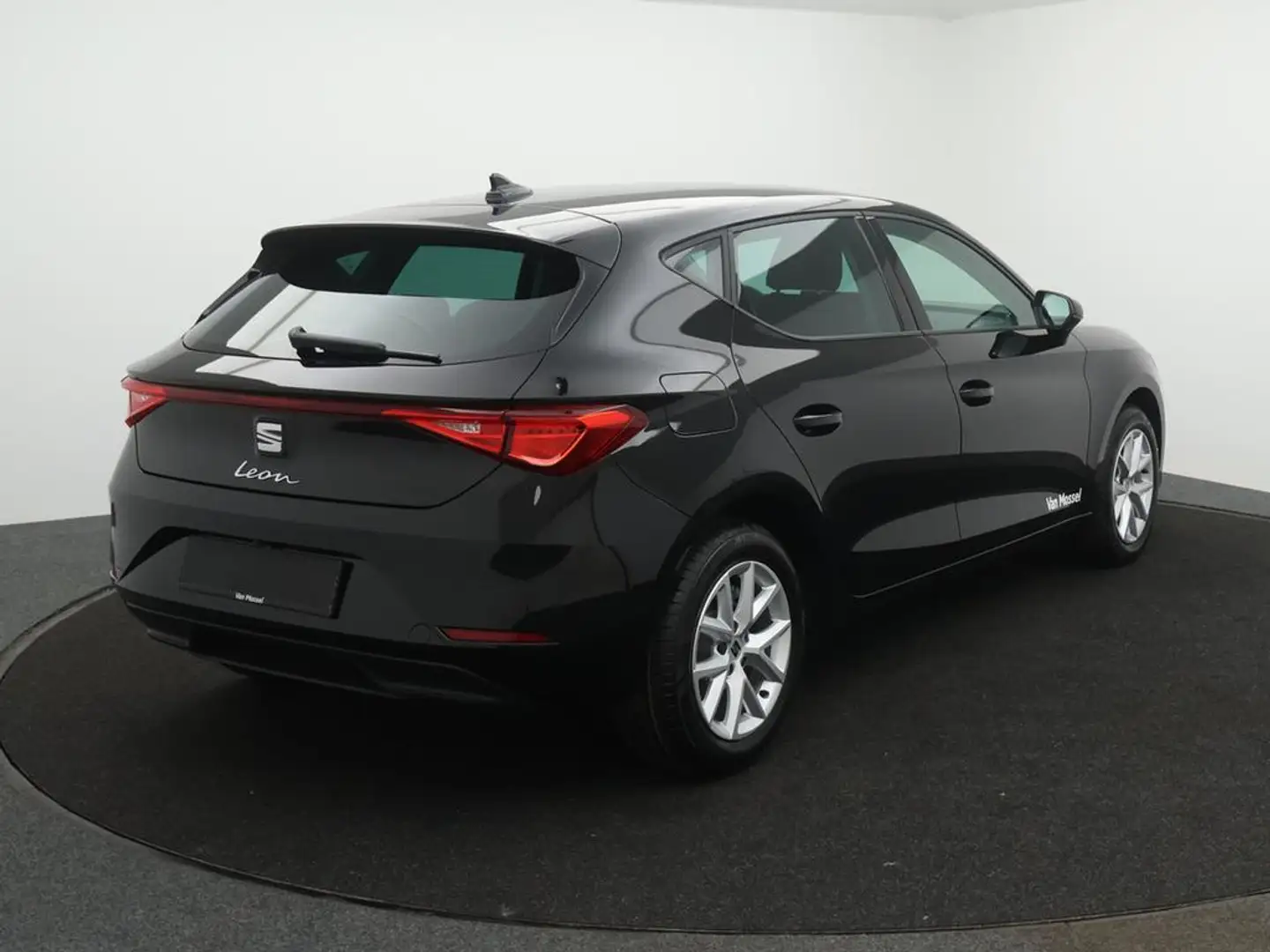 SEAT Leon Leon 5D Move Navi 1.5 TSI 115pk (85kW) Manueel 6v  Zwart - 2