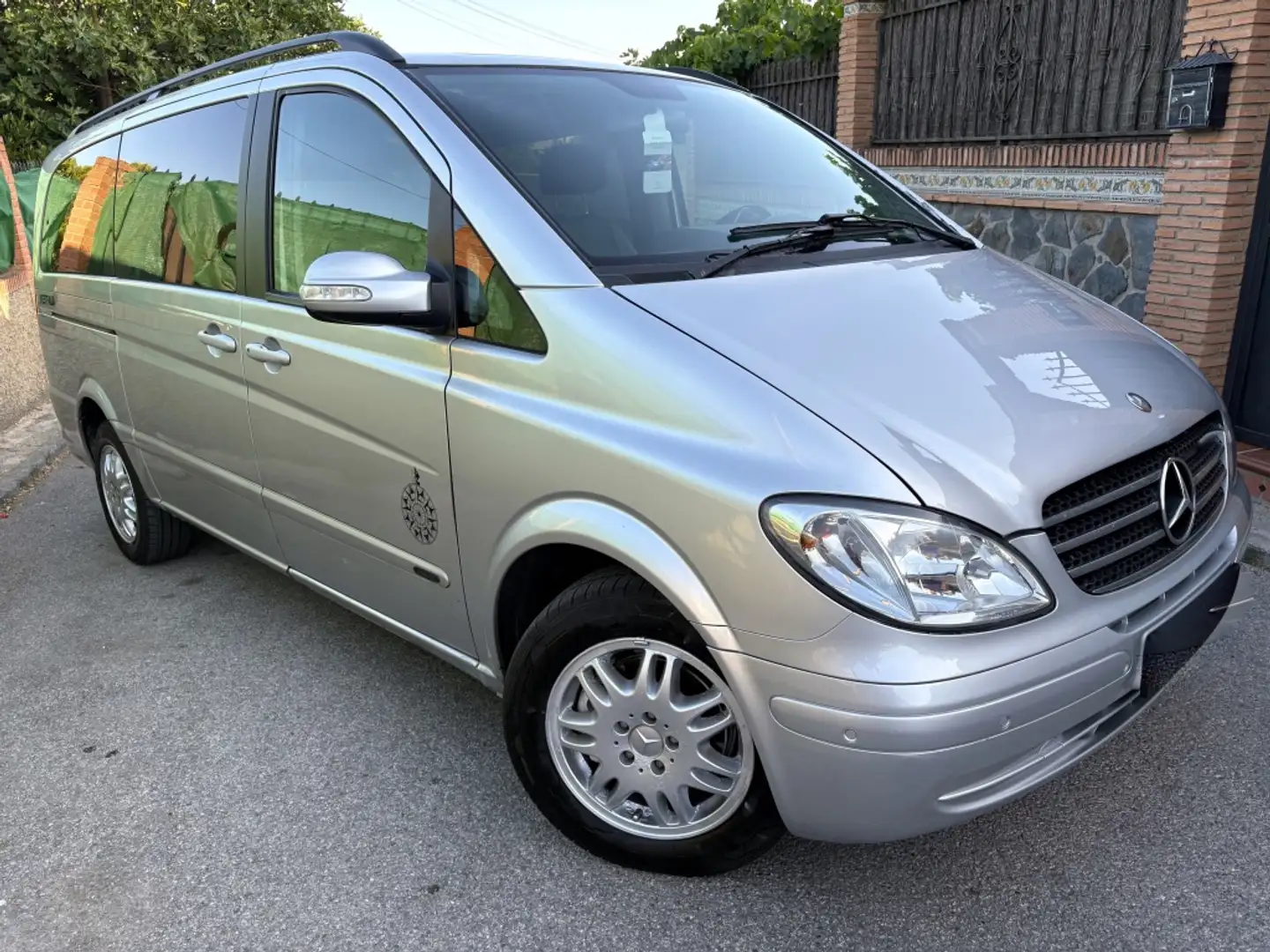 Mercedes-Benz Viano 2.2CDI Fun Larga Plateado - 1