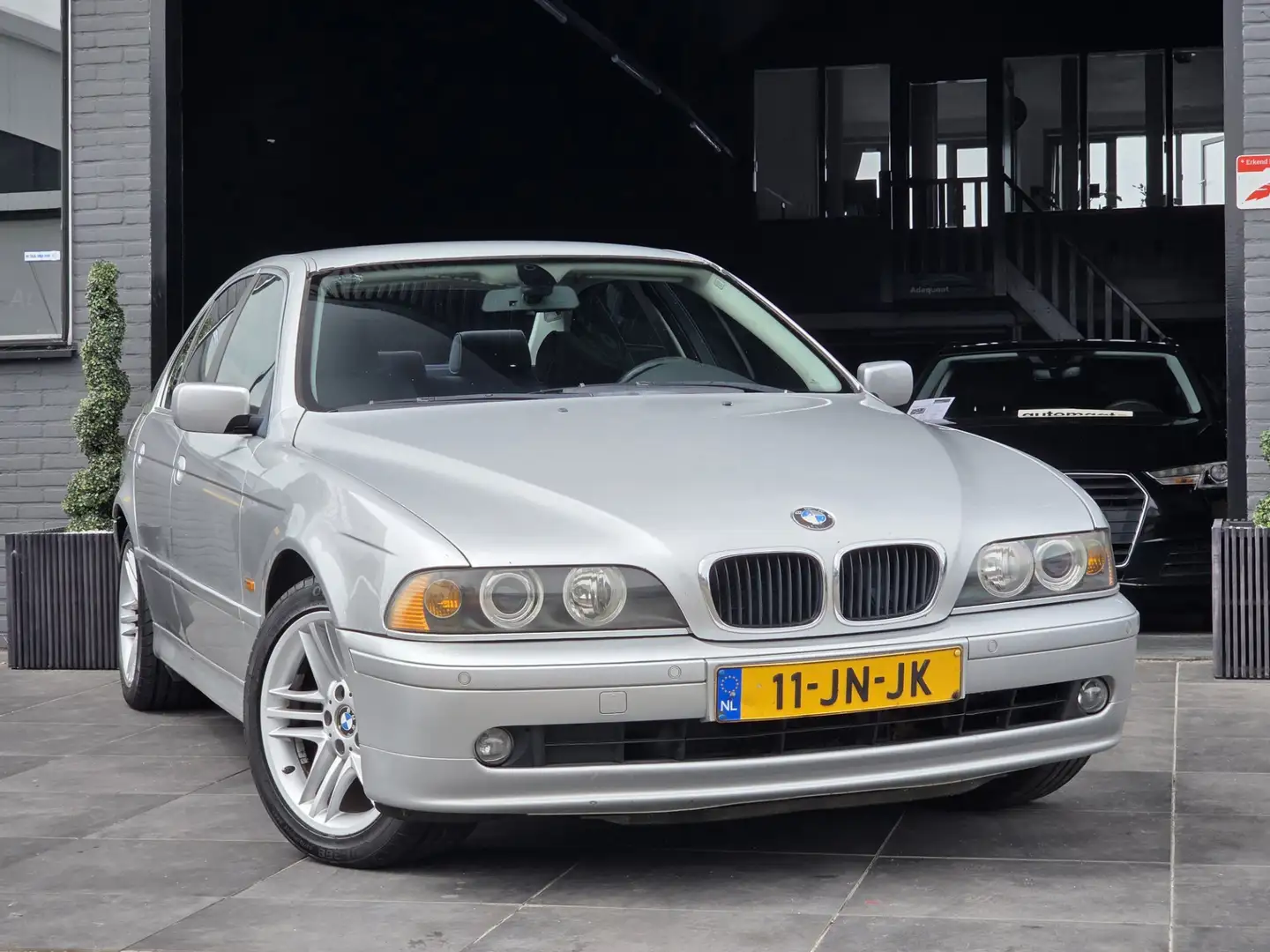 BMW 525 5-serie 525i Edition|Automaat|Cruise Control|NAP|A Grijs - 2
