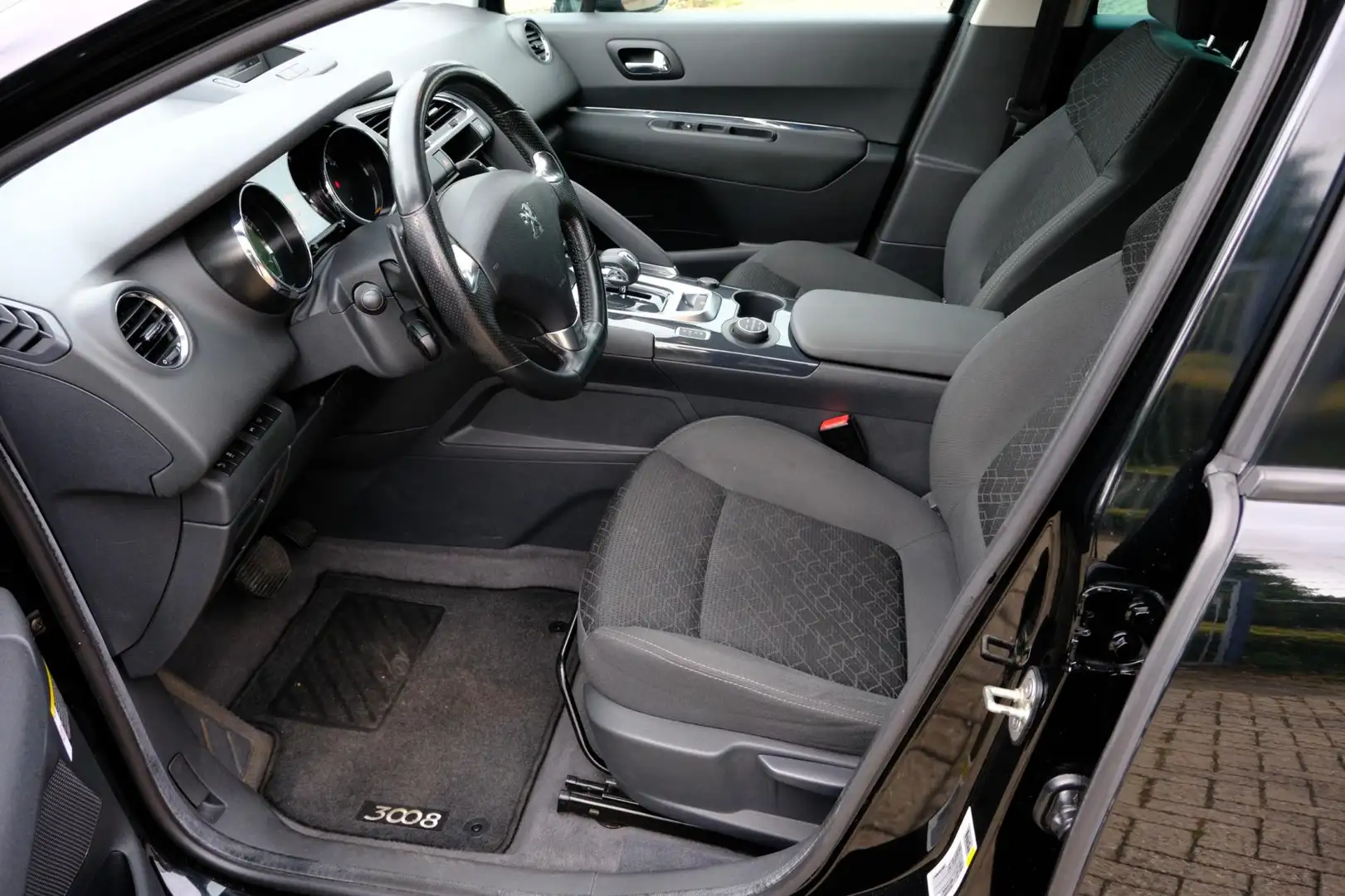 Peugeot 3008 2.0 HDi HYbrid4 Blue Aut. Navi|Pano|Cruise|LMV|PDC Zwart - 2