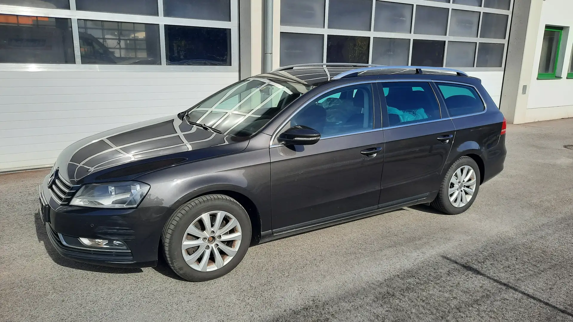 Volkswagen Passat Variant Trendline BlueMotion 1,6 TDI Schwarz - 1