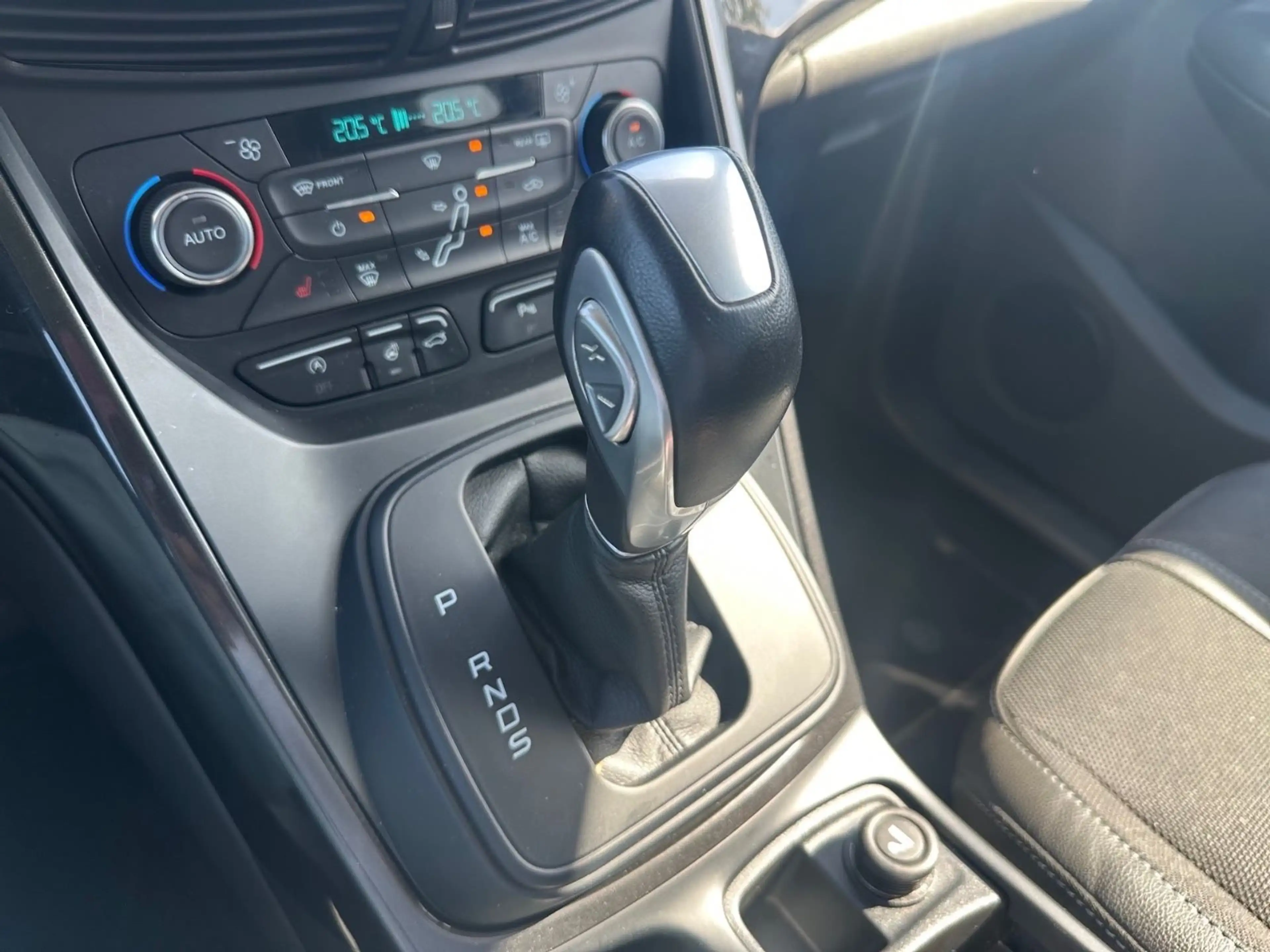 Ford Grand C-Max Titanium 1.5T Automatik Navi Xenon — photo 11