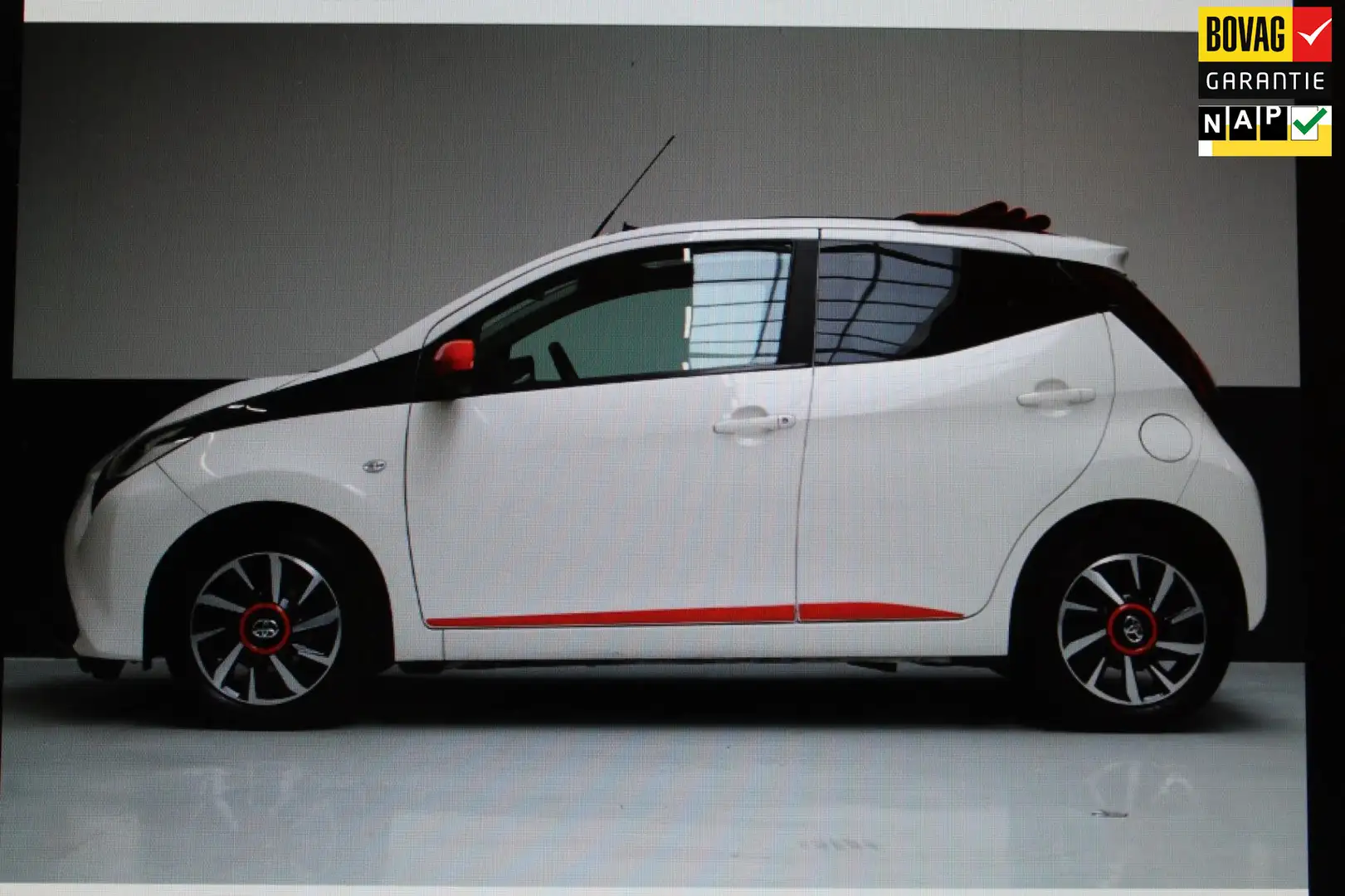 Toyota Aygo 1.0 VVT-i x-otic CABRIOLET TOP / APPLE CARPLAY / N Wit - 1