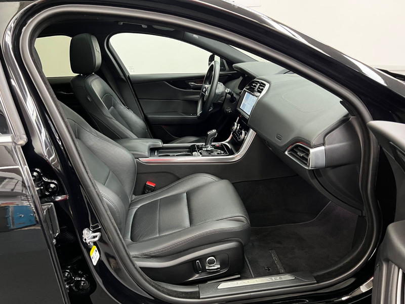 Jaguar XE S AWD 4x4 *LEDER*PANO*LED*NAVI*ACC*360°CAM* — photo 15