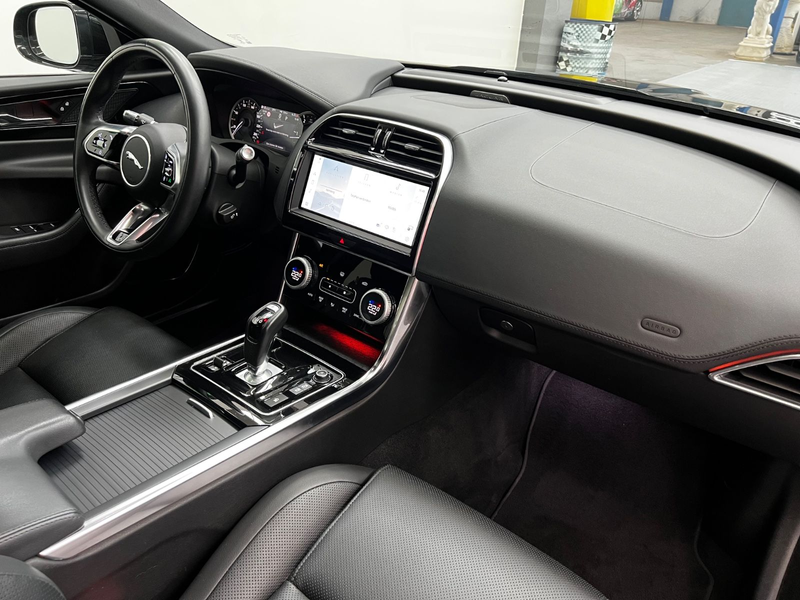 Jaguar XE S AWD 4x4 *LEDER*PANO*LED*NAVI*ACC*360°CAM* — photo 14