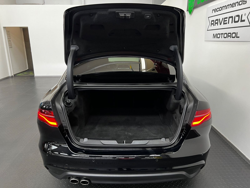 Jaguar XE S AWD 4x4 *LEDER*PANO*LED*NAVI*ACC*360°CAM* — photo 8
