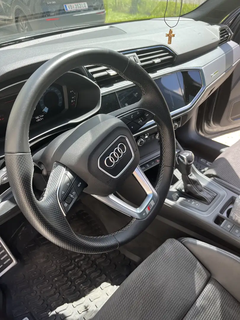 Audi Q3 45 TFSI e S-tronic S-line Grau - 2