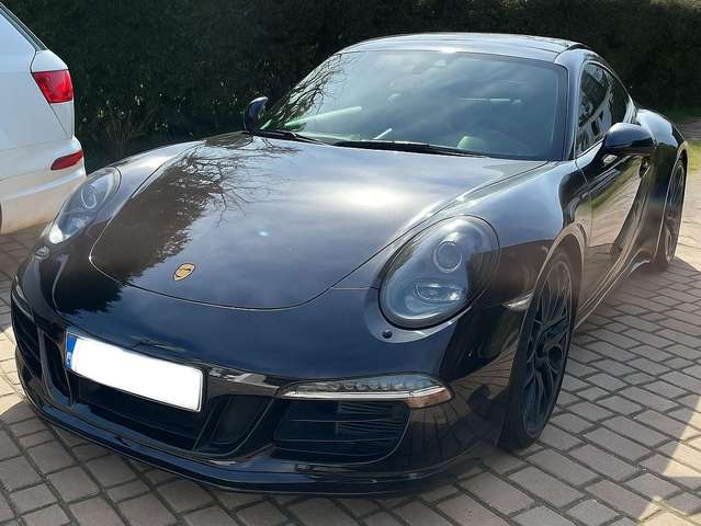 Porsche 991 Carrera 4 GTS