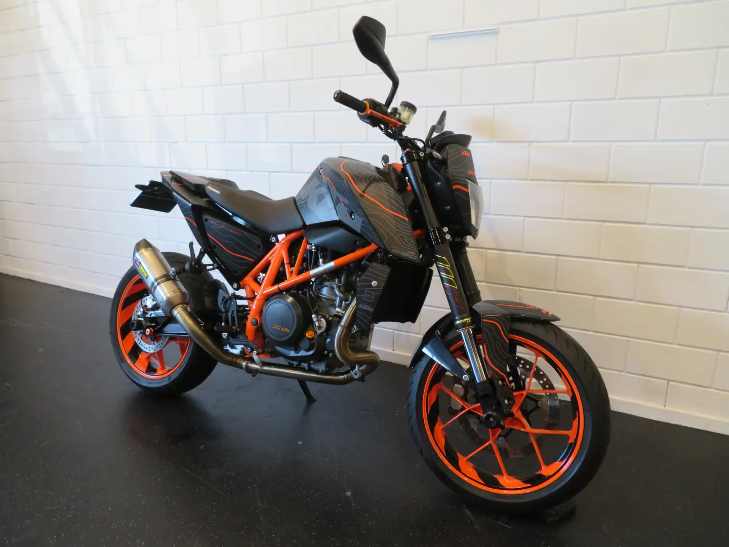 KTM 690 Duke R SUPERSTRAK! AKRA Orange - 2