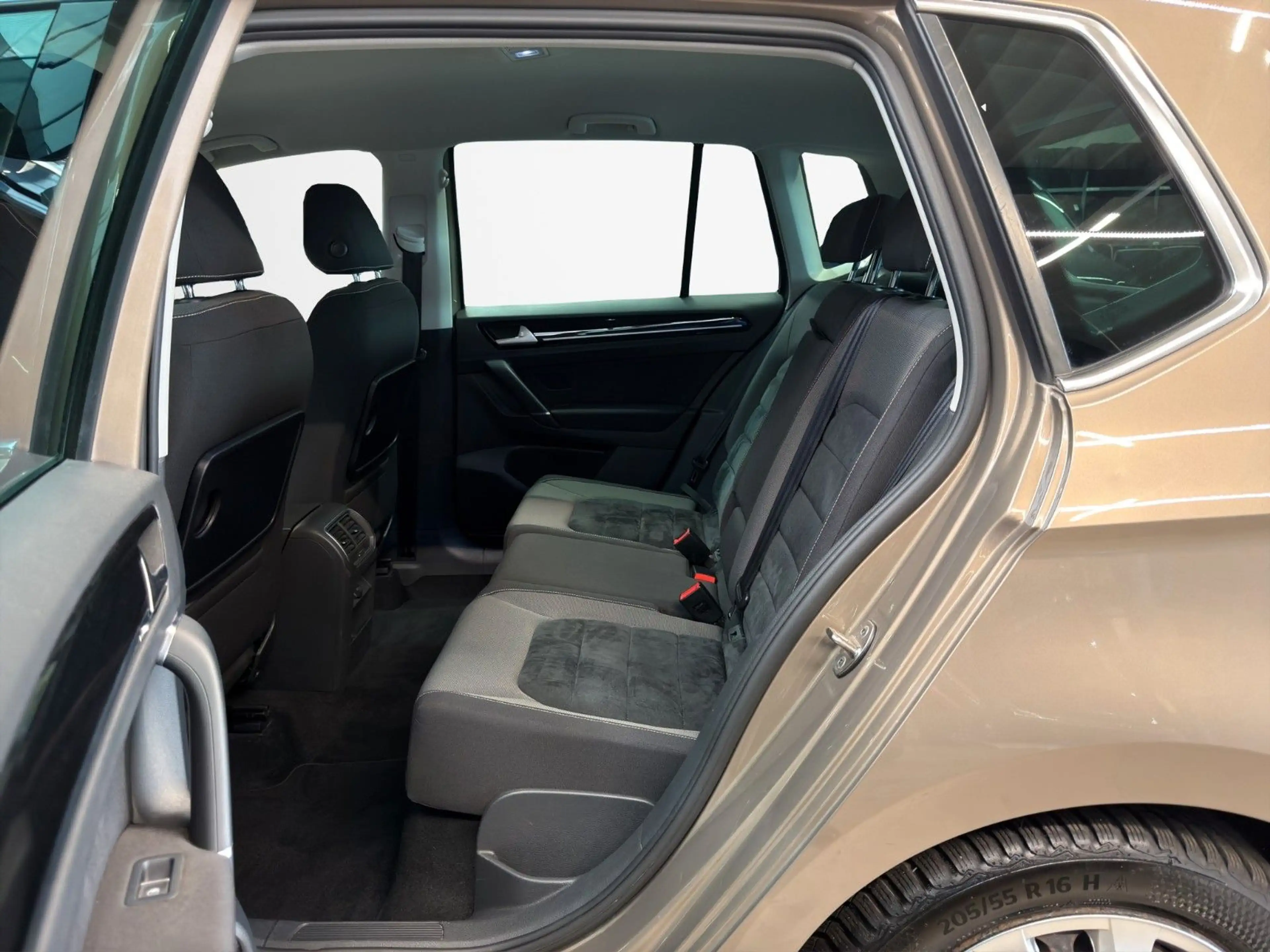 Volkswagen Golf Sportsvan VII Highline  AHK Tempo SHZ — photo 9