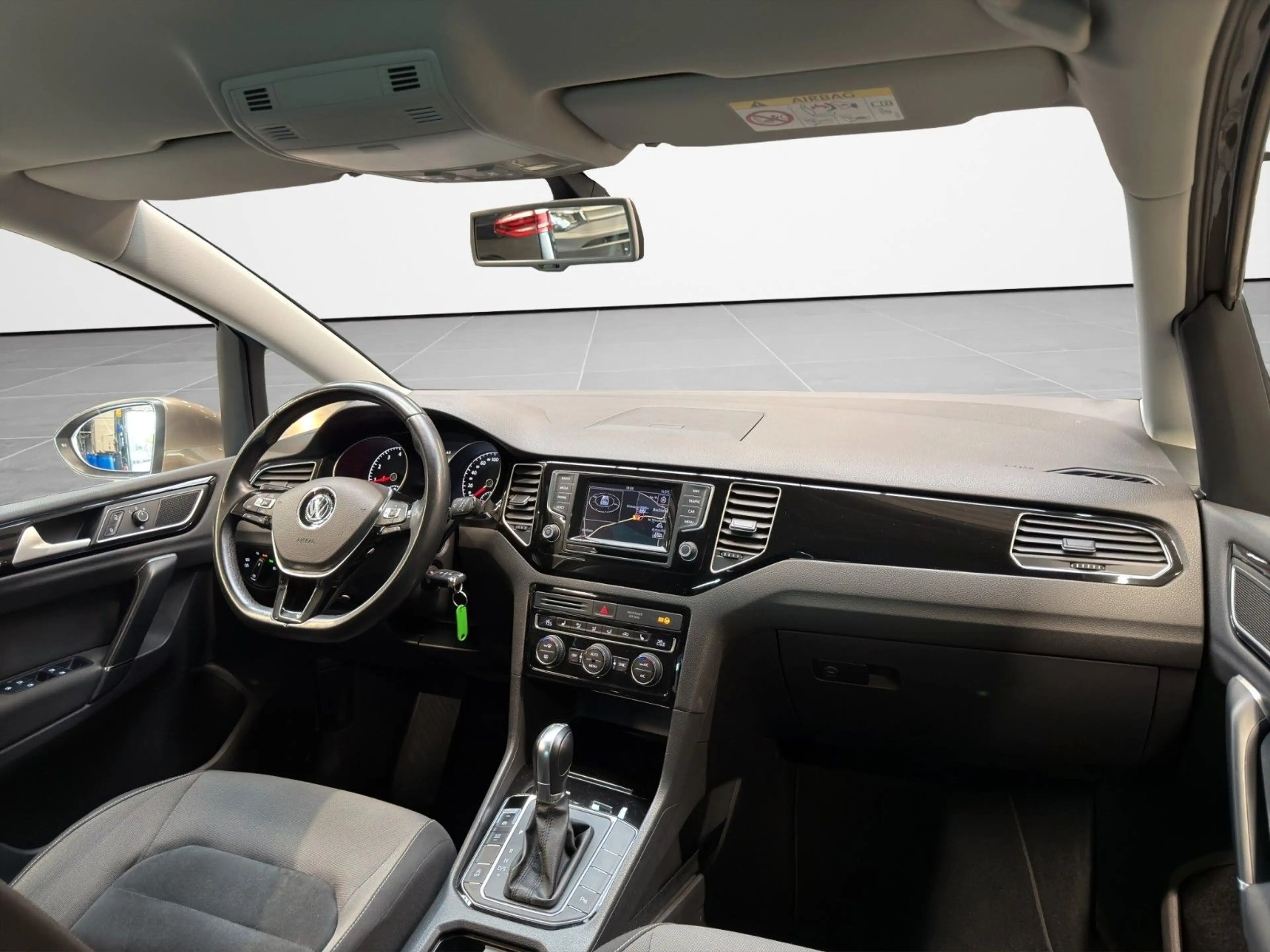 Volkswagen Golf Sportsvan VII Highline  AHK Tempo SHZ — photo 12