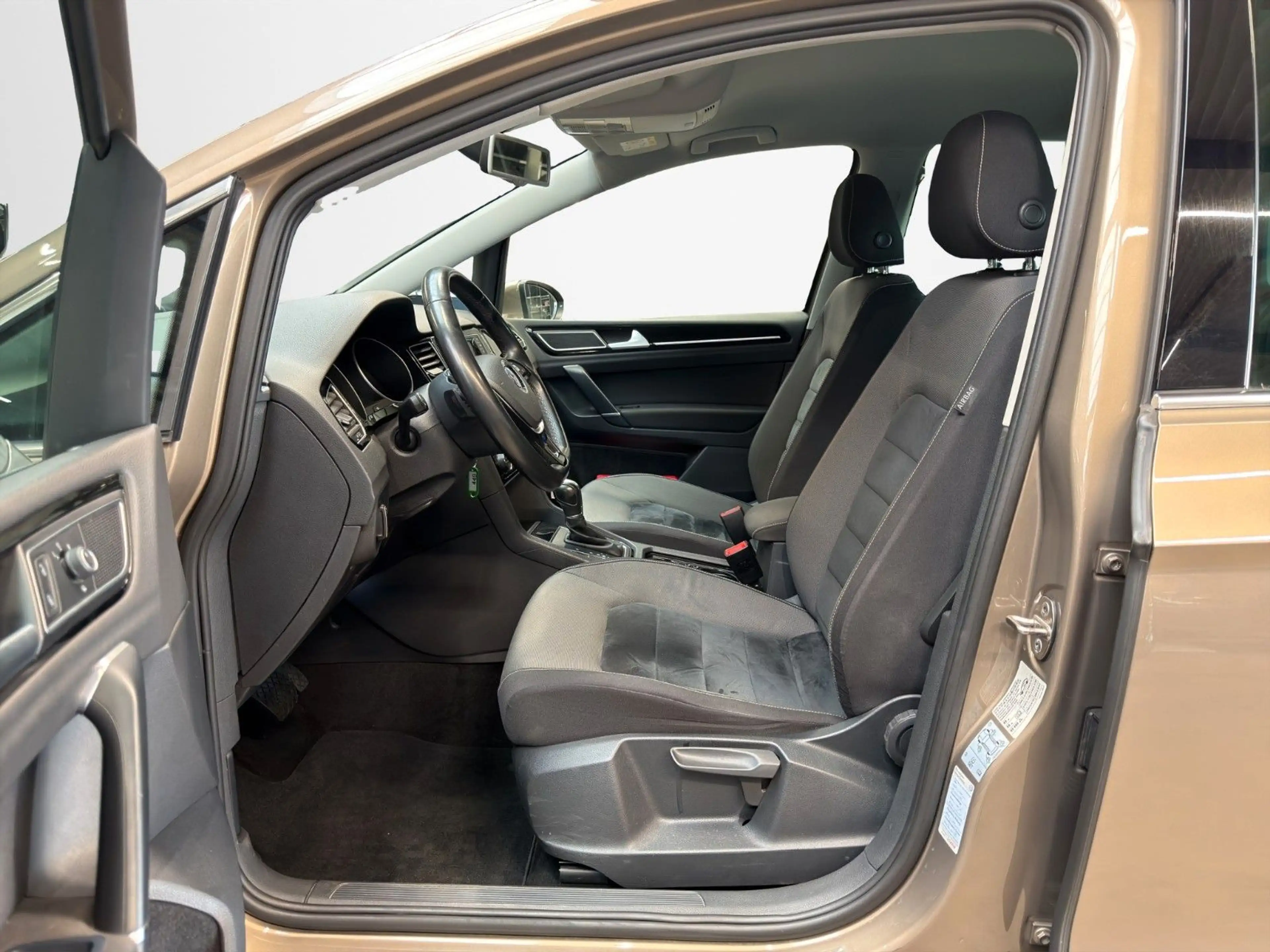 Volkswagen Golf Sportsvan VII Highline  AHK Tempo SHZ — photo 8