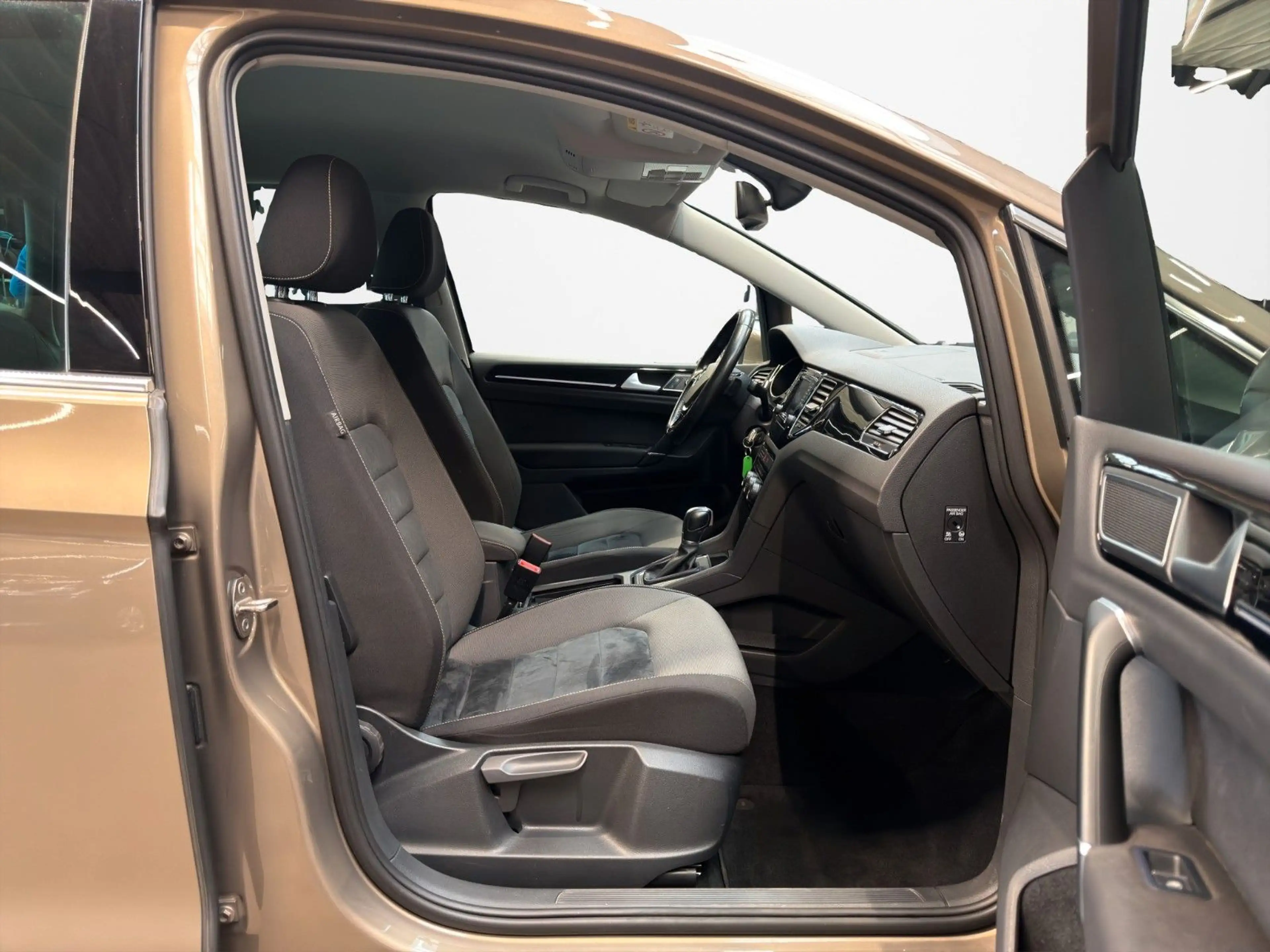 Volkswagen Golf Sportsvan VII Highline  AHK Tempo SHZ — photo 10