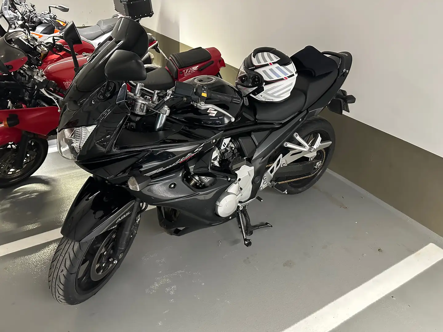 Suzuki Bandit 1250 Schwarz - 1