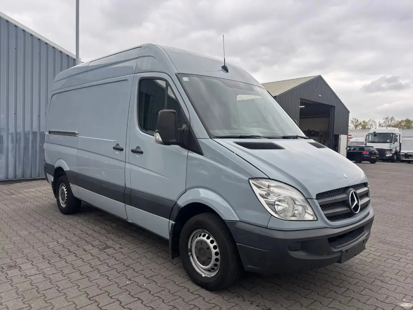 Mercedes-Benz Sprinter 318 CDI V6 L2 H2 Automaat Airco Grijs - 2